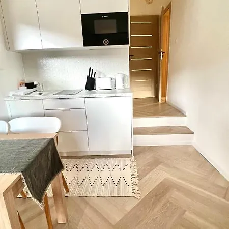 21 Apartment *