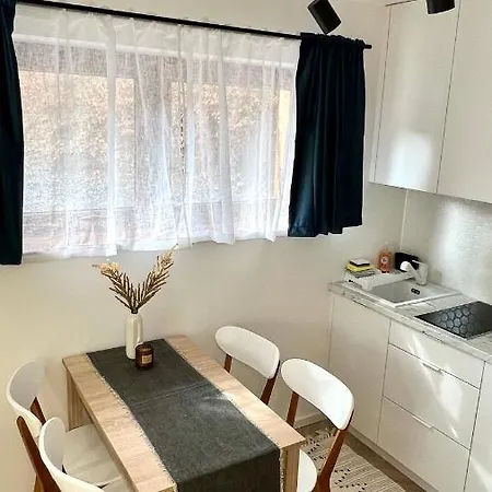 Apartment 21 *